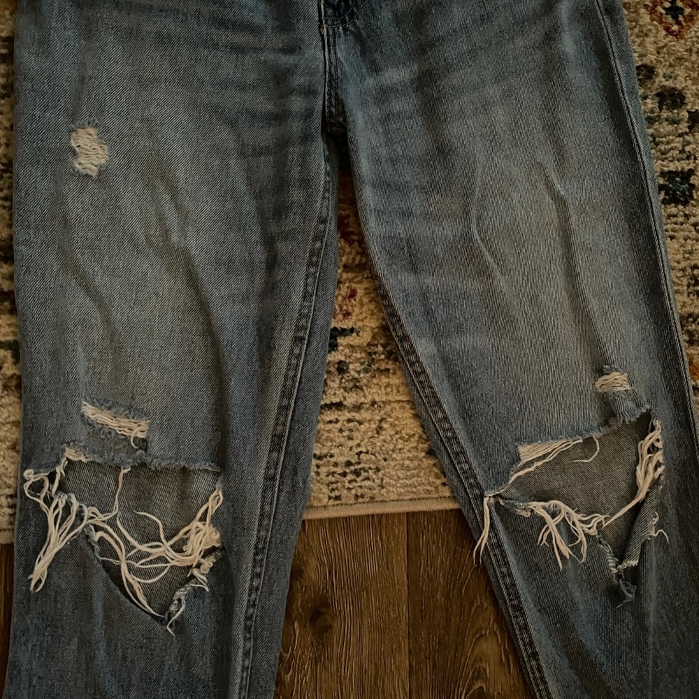 AERO RIPPED MOM JEANS - Picture 2 of 3